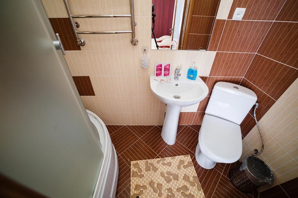 Corner House Guest House Lutsk Экстерьер фото