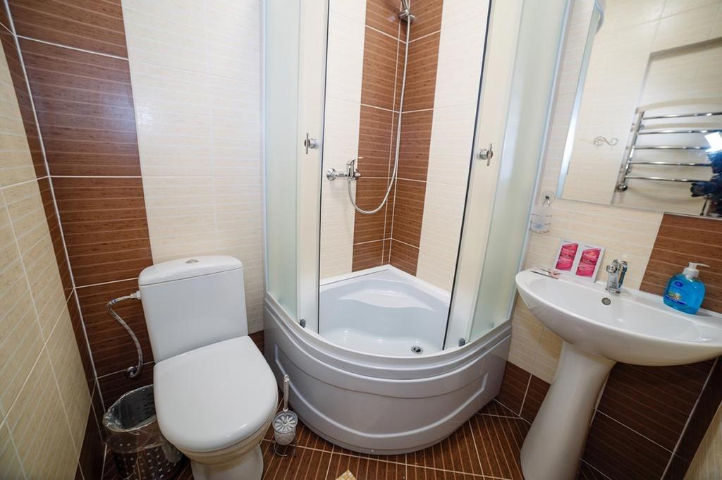 Corner House Guest House Lutsk Экстерьер фото