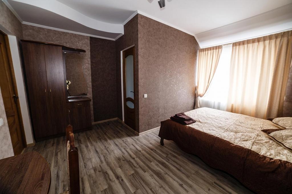 Corner House Guest House Lutsk Экстерьер фото