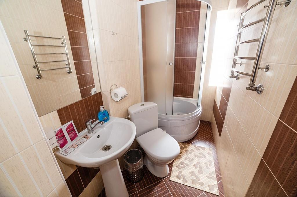 Corner House Guest House Lutsk Экстерьер фото