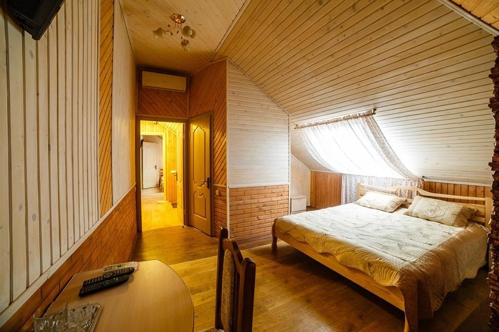Corner House Guest House Lutsk Экстерьер фото