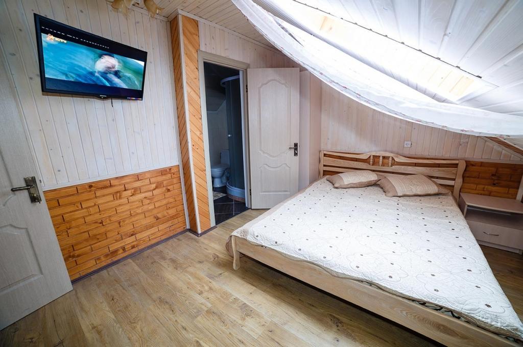 Corner House Guest House Lutsk Экстерьер фото