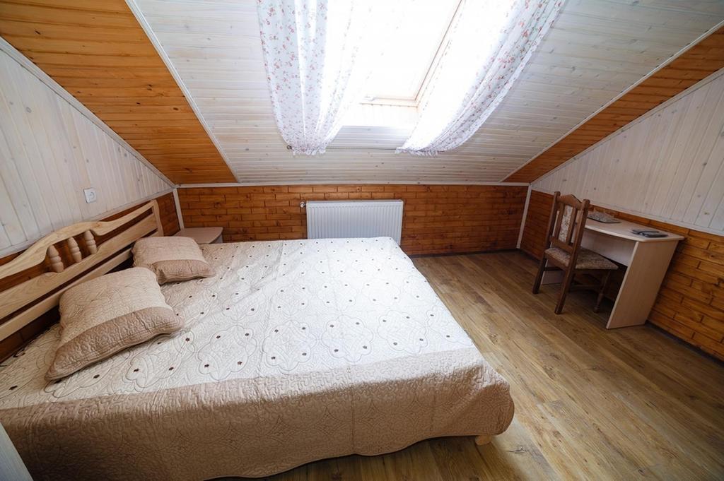 Corner House Guest House Lutsk Экстерьер фото