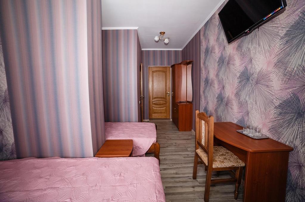 Corner House Guest House Lutsk Экстерьер фото