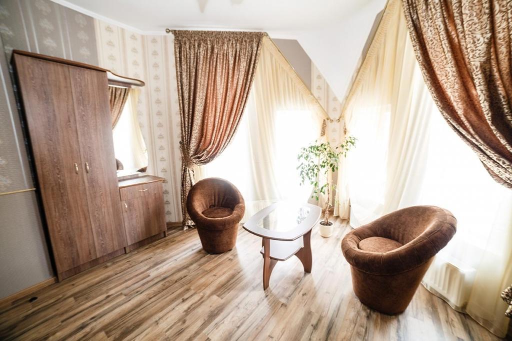 Corner House Guest House Lutsk Экстерьер фото